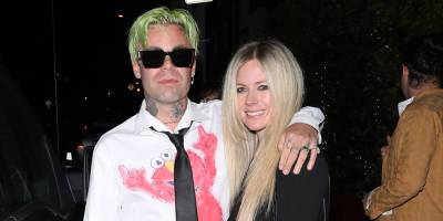 Avril Lavigne & Mod Sun Cozy Up Together at Dinner With Friends - www.justjared.com - Italy - Santa Monica