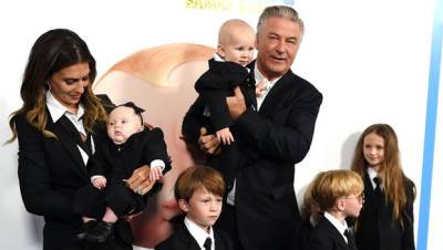 Alec Hilaria Baldwin Brave Chaos On NYC Stroll With All 6 Kids, Aged 3 Mos. To 7 — See Pics - hollywoodlife.com - New York