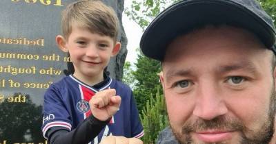 Hero Scots schoolboy and dad scrub fascist graffiti off war memorial after vile spray paint attack - www.dailyrecord.co.uk - Spain - Scotland