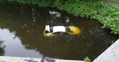 Late-night crash leaves car submerged in Rochdale Canal - www.manchestereveningnews.co.uk