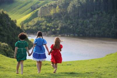 Array Releasing Boards New Zealand Indigenous Drama ‘Cousins’ - deadline.com - Britain - New Zealand - Ireland