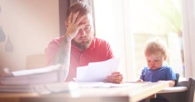 One in ten single parents saw debt rise over lockdown and were more concerned about paying bills - www.dailyrecord.co.uk
