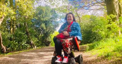 Mother-of two beats brain surgery and gets her independence back thanks to "trendy" wheelchair - www.dailyrecord.co.uk