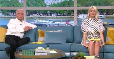 Holly Willoughby recalls the horror of getting stuck in Downing Street loo - www.ok.co.uk
