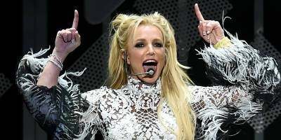 Britney Spears Calls for Paparazzi & Fans to Leave Her Alone While on Vacation in Hawaii - www.justjared.com - Hawaii - county Maui