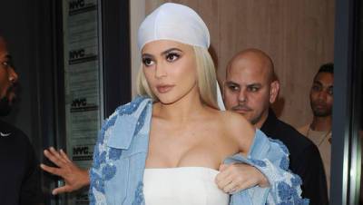 Kylie Jenner Rocks Crop Top High-Waisted Denim Jeans In Sexy New Photos: ‘Summer Feeling’ - hollywoodlife.com