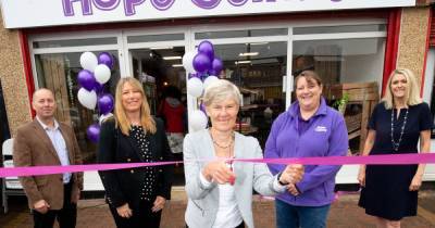 Former takeaway transformed into community hub with food bank and second-hand uniform store - www.manchestereveningnews.co.uk
