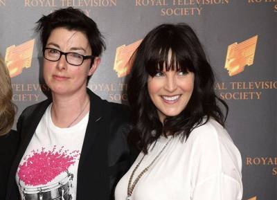 Sue Perkins splits from Naked Attraction’s Anna Richardson after seven years - evoke.ie - Britain