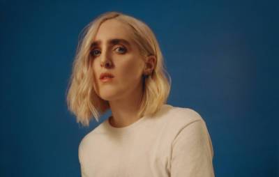 Shura on RAYE’s label drama: “Indie labels are just as capable of sucking big time” - www.nme.com