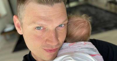 Nick Carter's newborn daughter suffered distressed breathing at birth - www.msn.com