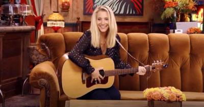 Lisa Kudrow ‘Panicked’ Ahead of ‘Smelly Cat’ Performance at ‘Friends’ Reunion: ‘I Googled’ the Chords - www.usmagazine.com
