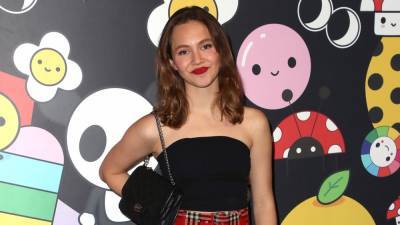 Judd Apatow and Leslie Mann's Daughter Iris Apatow Goes Full Hollywood Glam in Pink Prom Look - www.etonline.com