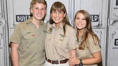 Bindi and Robert Irwin share sweet photos in honor of their parents' wedding anniversary: 'Soulmates' - www.foxnews.com