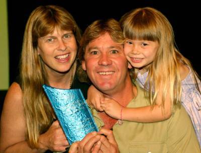 Bindi Irwin Shares Heartfelt Anniversary Tribute To Mom Terri and Late Dad Steve - etcanada.com - Australia
