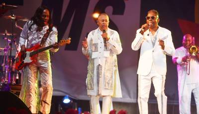 Earth, Wind & Fire Gets the Party Grooving at the Drive-In to Erase MS Gala, Raising $1.4 Million - variety.com - city Pasadena