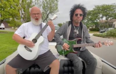 Tenacious D’s Kyle Gass reworks Ramones classic ‘I Wanna Be Sedated’ into vaccination anthem - www.nme.com