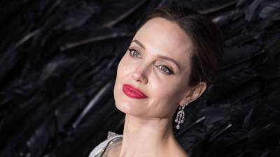 Angelina Jolie Rocks Sunny Look for Surprise Birthday Dinner With Her Kids - www.etonline.com - Los Angeles