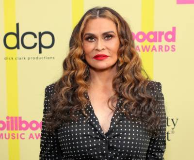 Beyoncé’s Mom Tina Knowles Takes Swipe At ‘Comical’ Rumours Jay-Z Rubs Singer’s Leg To Calm Her Anxiety - etcanada.com - city Brooklyn - county Bucks
