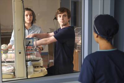 ‘The Good Doctor’ Finale: A Proposal, A Tearful Goodbye, 2 New Couples & 13 Saved Lives - deadline.com