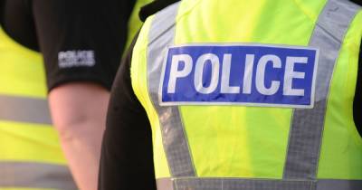 Cops hunt blade-fiends after man, 51, slashed in Renfrew street - www.dailyrecord.co.uk