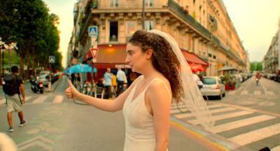 ‘Roaring 20’s’ Exclusive Tribeca Trailer: Elisabeth Vogler Captures Modern Paris In This One-Shot Feature - theplaylist.net
