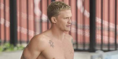 Cody Simpson Chats with Some Fellow Swimmers During Training for the Australian Olympic Trials - www.justjared.com - Australia - Tokyo