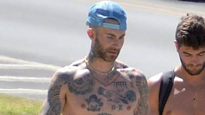 Adam Levine Does Intense Shirtless Workout On Hawaiian Vacation With Behati Prinsloo - hollywoodlife.com - Hawaii