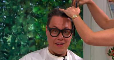 Gok Wan shaves his head live on This Morning in honour of 12-year-old relative undergoing chemo - www.ok.co.uk