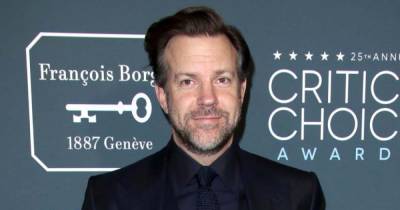 Jason Sudeikis Throws 1st Pitch at Cubs Game With Help From His and Ex Olivia Wilde’s Kids - www.usmagazine.com - Chicago - county St. Louis