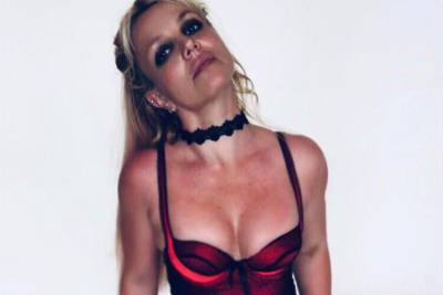Britney Spears’ red lingerie heats up Instagram days after nude snap - nypost.com