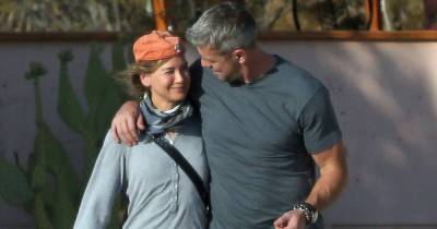 Renee Zellweger and Ant Anstead Kiss and Cozy Up While Running Errands: Photos - www.usmagazine.com - California - city Laguna Beach, state California