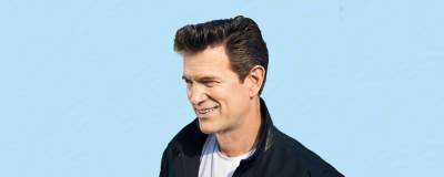 Chris Isaak signs to Primary Wave and Sun Records - completemusicupdate.com