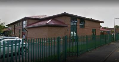Stockport primary school to close for week due to ‘number of staff and children self-isolating’ - www.manchestereveningnews.co.uk