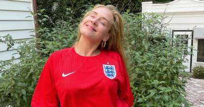 Adele Glows in New Photo As She Praises England After Euro 2020 Defeat - www.usmagazine.com - Italy