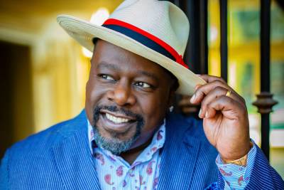 Cedric The Entertainer To Host 2021 Emmys With Live In Person Audience - etcanada.com - county Person