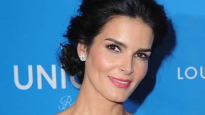 Angie Harmon wows fans in sunny bikini snapshot while swimming with stingrays: ‘Happy Monday!’ - www.foxnews.com