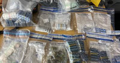 Suspected dealer arrested after police seize dozens of pills in drugs raid - www.manchestereveningnews.co.uk