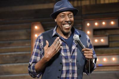 Arsenio Hall Puts A New Spin On An Old Talk Show Skit As He Returns To Late Night TV - etcanada.com