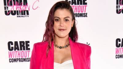 'Ned's Declassified' Actress Lindsey Shaw Tearfully Quits TikTok After Backlash Over Viral Dance Comments - www.etonline.com