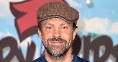 Jason Sudeikis Was ‘Neither High Nor Heartbroken’ When He Wore a Hoodie to the Golden Globes - www.usmagazine.com - London