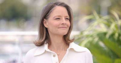 Jodie Foster brings the glamour to Cannes' red carpet - www.msn.com