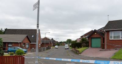 Body 'found in garden' at Glasgow home as forensics comb scene and cops shut road - www.dailyrecord.co.uk
