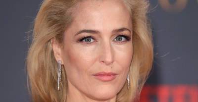 Gillian Anderson Goes Viral for Declaring She's Not Wearing Bras Anymore - www.justjared.com