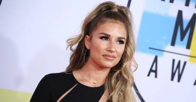 Jessie James-Decker - Jessie James Decker Cries After Discovering ‘Awful’ Reddit Page Attacking Her Image: It ‘Rips Me Apart on a Daily Basis’ - usmagazine.com