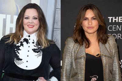 Melissa McCarthy Hits The Streets Of L.A.With Sign For Pal Mariska Hargitay After Ankle Injury: ‘Honk If You’re Praying’ - etcanada.com - Los Angeles