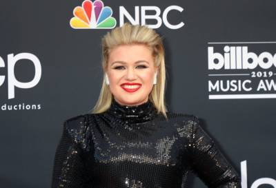 Kelly Clarkson Shares Rare Photo Of Her Kids During ‘Magical Vacation’ At Disney World - etcanada.com