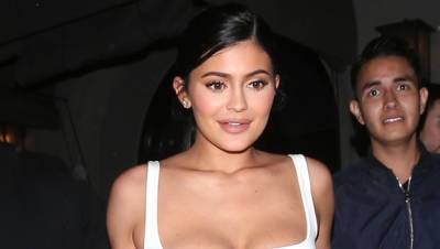 Kylie Jenner Rocks Black Crop Top For An Intense At-Home Workout – Watch - hollywoodlife.com - France