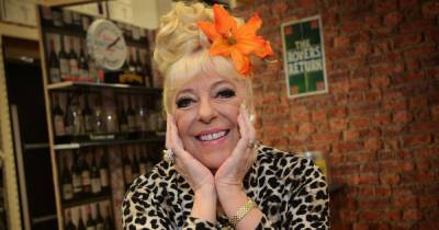 Corrie legend to donate more iconic jewellery for auction as she becomes hospice's new patron - www.manchestereveningnews.co.uk