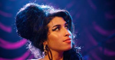 Amy Winehouse's stepdad in tears as he recalls telling singer's mum she was dead - www.ok.co.uk