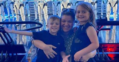Kelly Clarkson Shares Rare Photo With 2 Kids During ‘Magical’ Disney World Visit - www.usmagazine.com